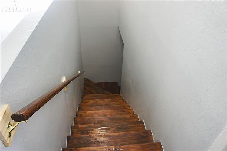 1st image of 1018 Autumn Cir #D