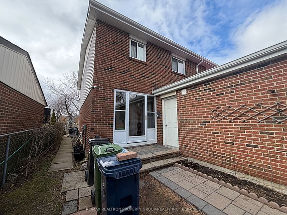 3rd image of 60 Quantrell Trl