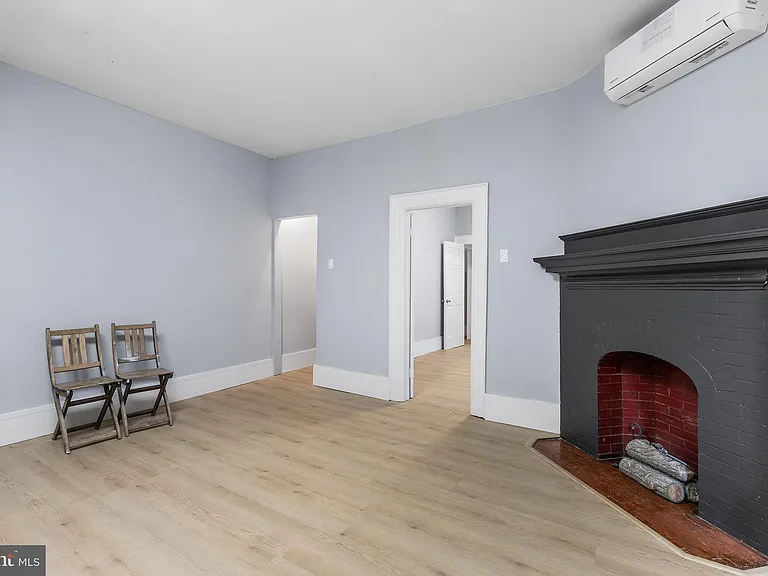 4947 Catharine St — Photo 14