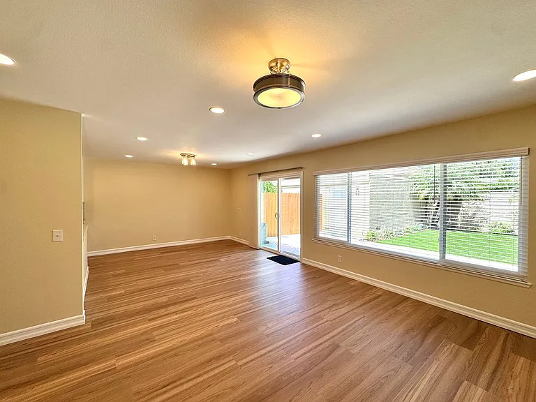 18229 Olympic Ct — Photo 8