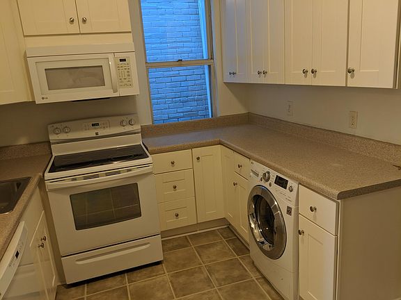 3rd image of 344 Fairfax Ave APT 2
