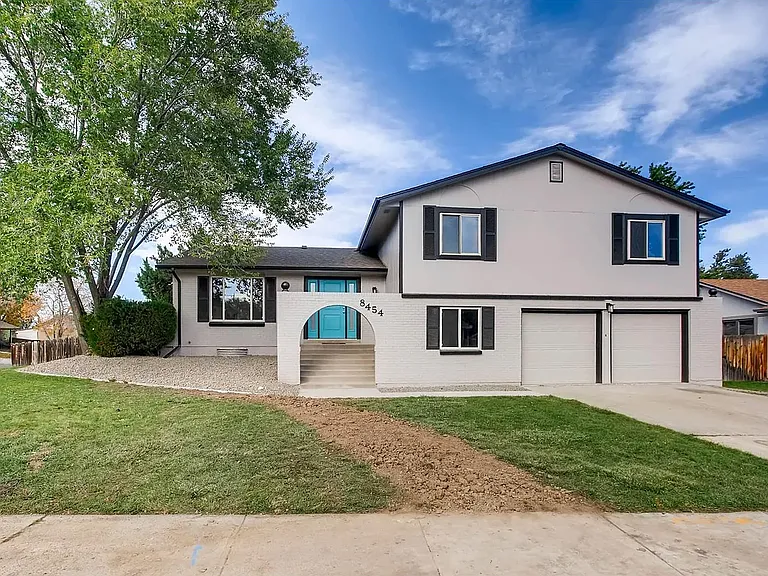 8454 Chase Dr — Photo 1