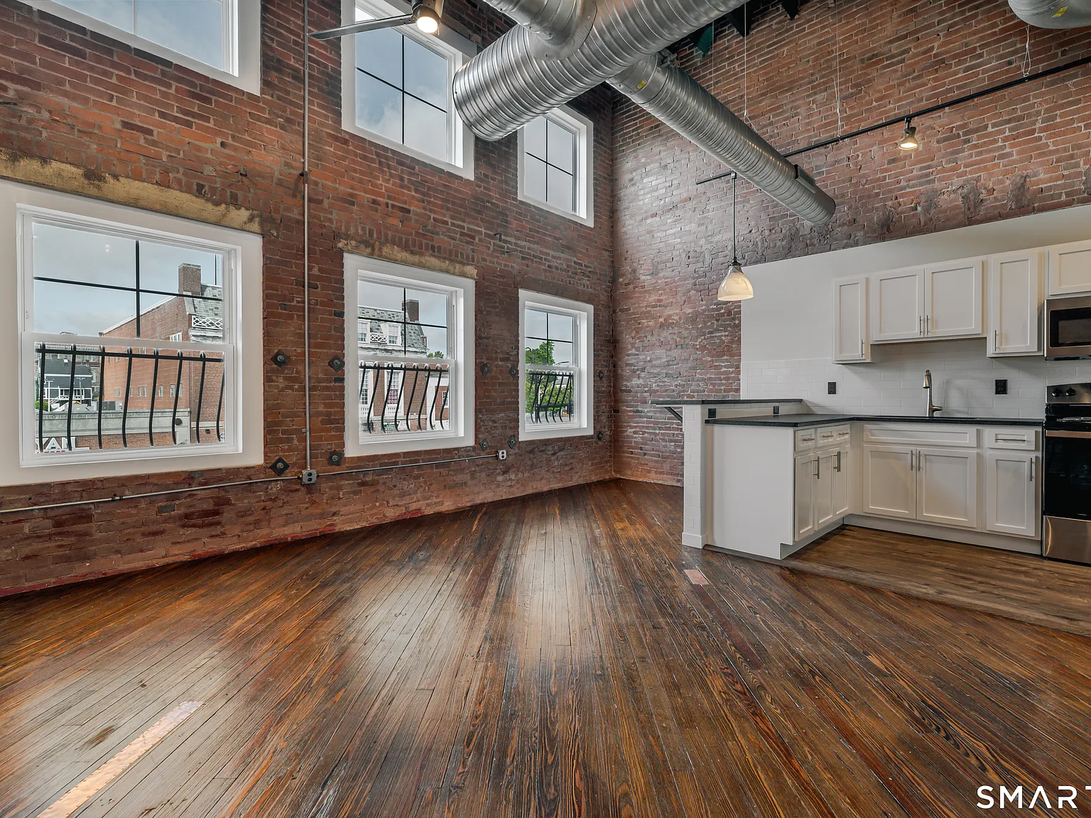 1 bed, 1.0 bath, 798 sqft, $2,450 — Photo 1