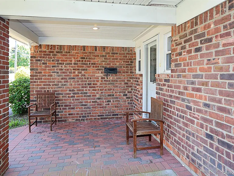 874 Seamans Neck Rd — Photo 3
