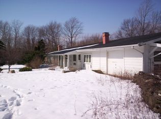 525 Harris Rd, Sheffield Lake, OH 44054