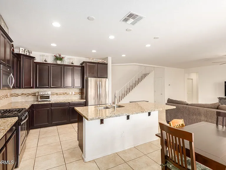 7910 S 42nd Ave — Photo 4