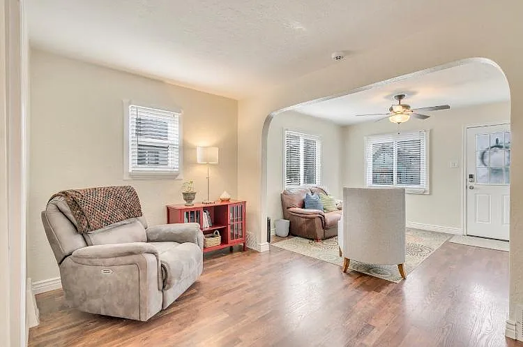 670 E Hollywood Ave — Photo 17