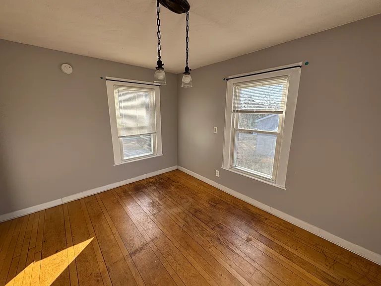 465 Hills St — Photo 16