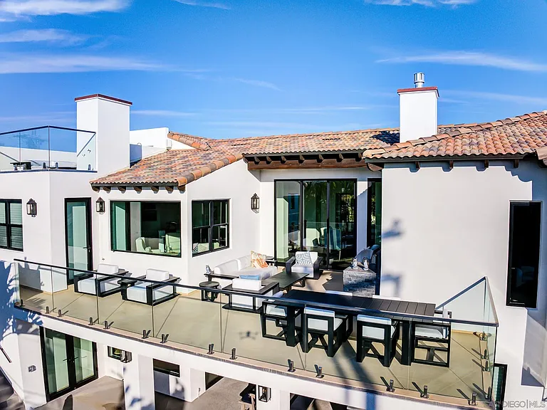 1070 Coronado Ave — Photo 51