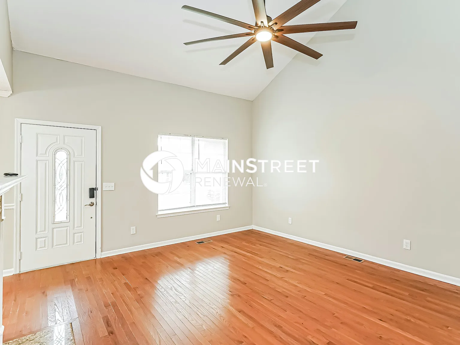 1919 Waterford Dr — Photo 3