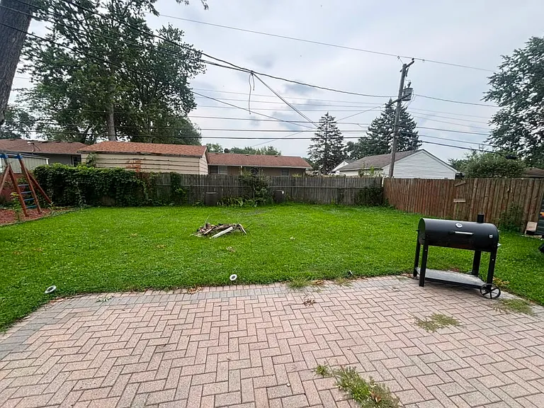 136 Mora Rd — Photo 9