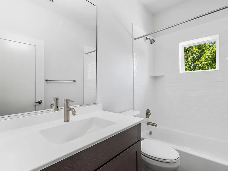 2101 Montopolis Dr #11 — Photo 31
