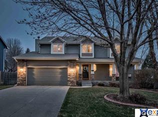 1010 Creighton Rd, Papillion, NE 68046
