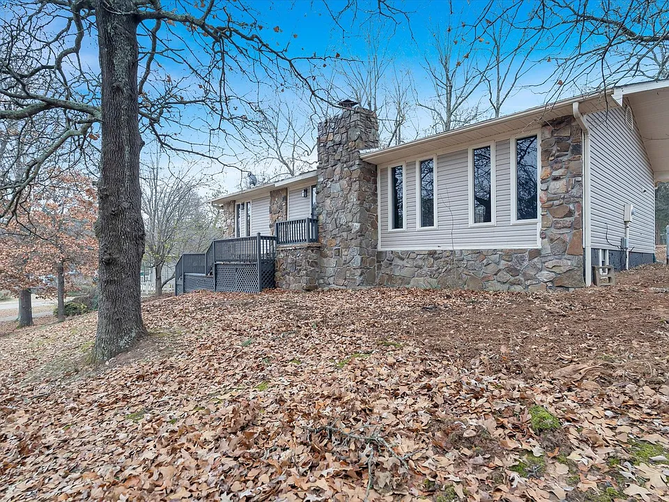 1803 Deerwood Dr
