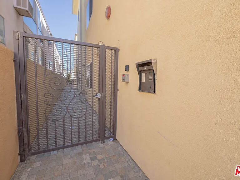 626 E Orange Grove Ave #105 — Photo 43