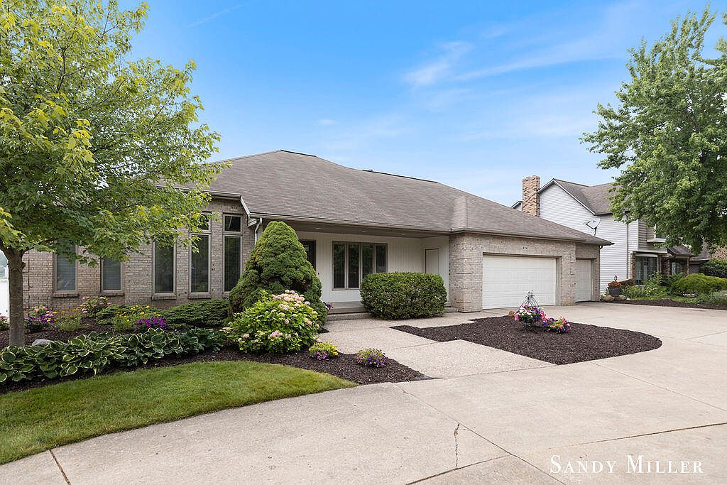 6943 Kenowa Ave SW, Grandville, MI 49418 Zillow
