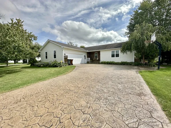 24 Peter Pan Ln, Marshall, MI 49068