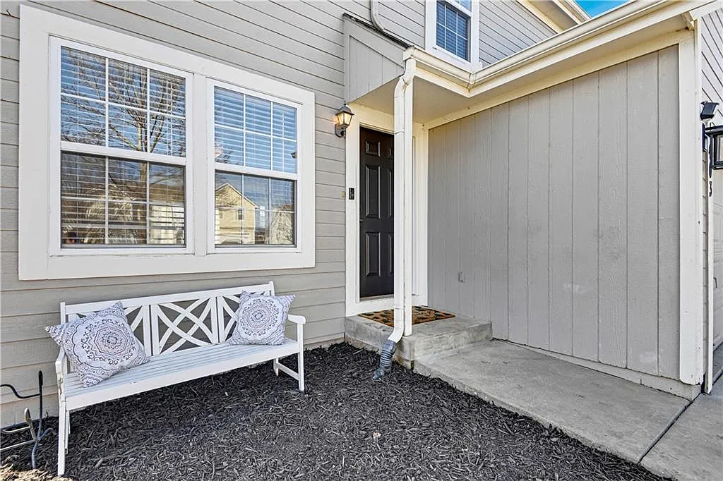 4 bed, 1855 sqft, $1,995 — Photo 3