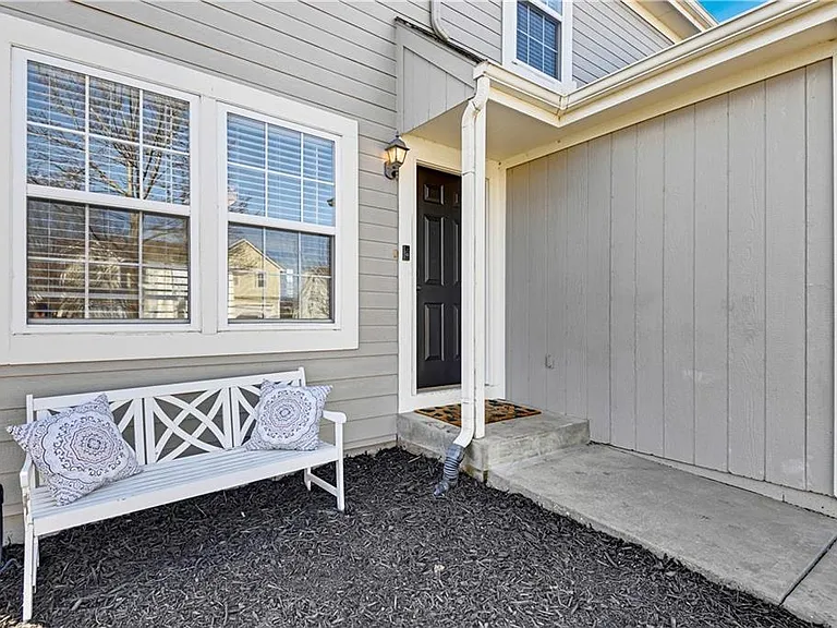 1403 S 5th St E — Photo 3