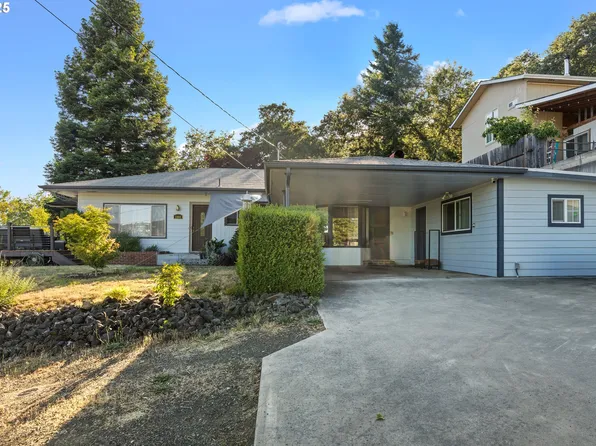 1842 NW Dogwood St, Roseburg, OR 97471