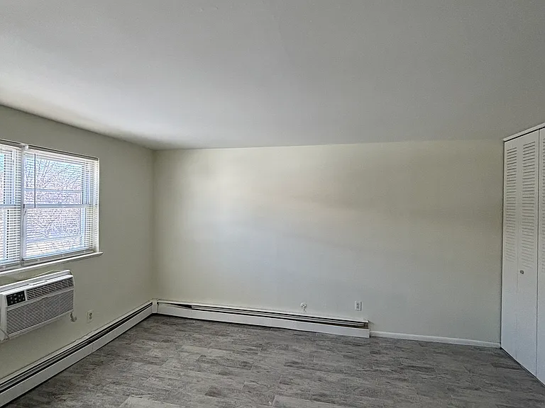 712 W 39th St #101 — Photo 3