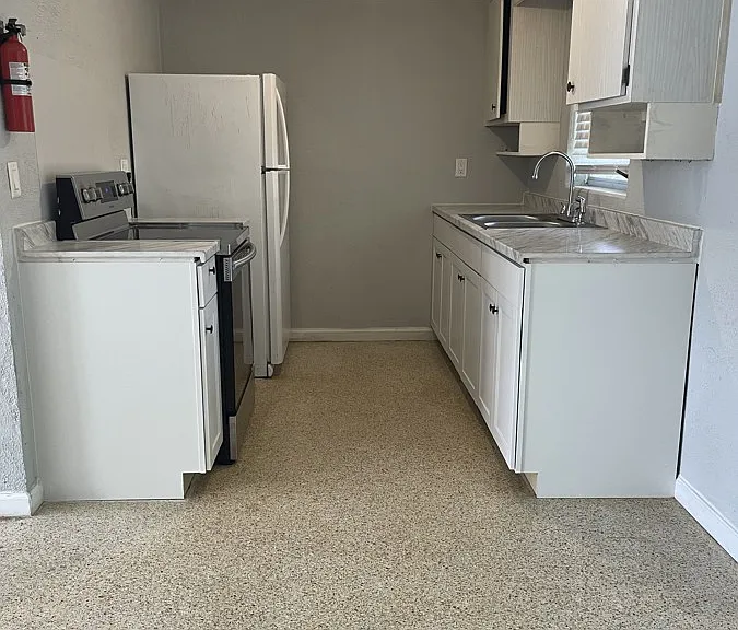 Kitchen - 5 E Golden ST