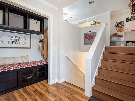 5th image of 23295 Surrey Ln