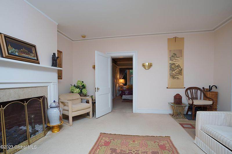 5th image of 54 S Swan Street # 1
