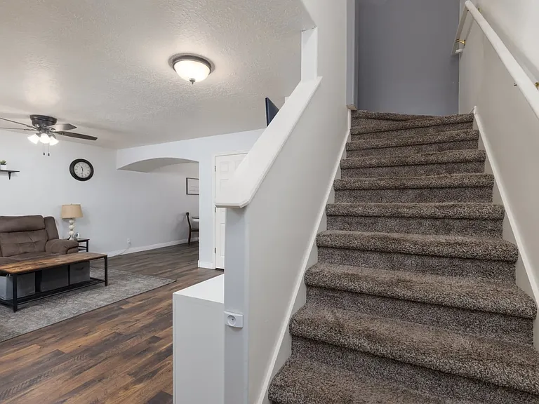824 E 760 N — Photo 12
