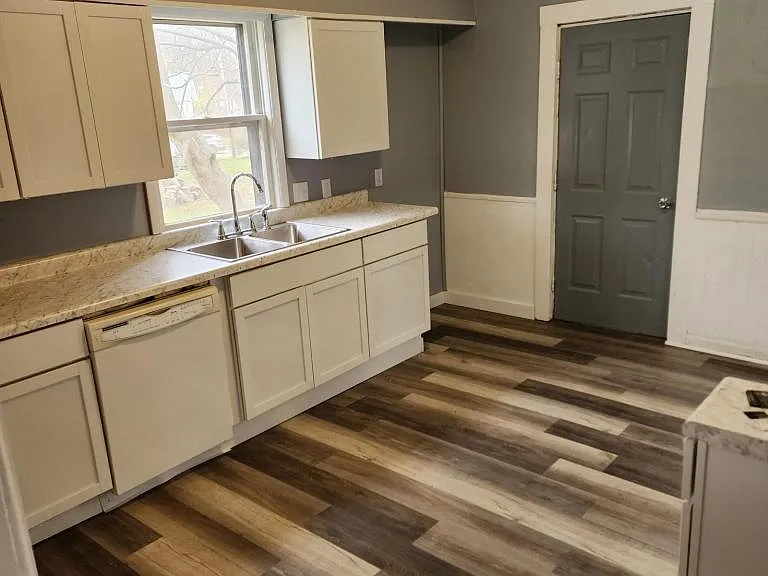 1131 S High Ave — Photo 6