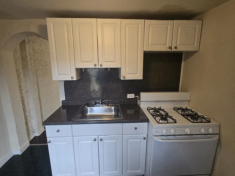 5953 N Beechwood St — Photo 5