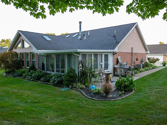 4th image of 5754 Victorian Way