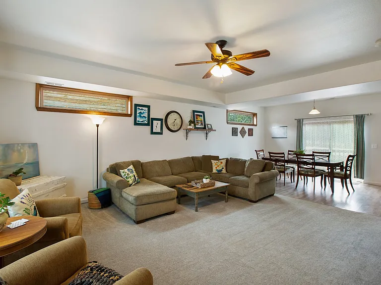 705 Valley View Dr — Photo 7