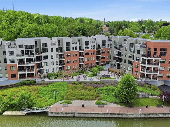 83 E Church St APT 405, Fairport, NY 14450