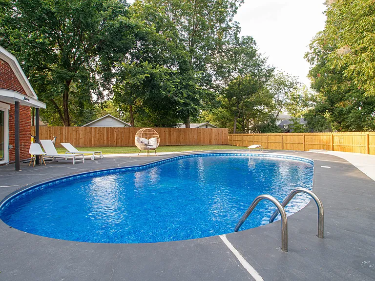 1020 W Matthews Ave — Photo 24