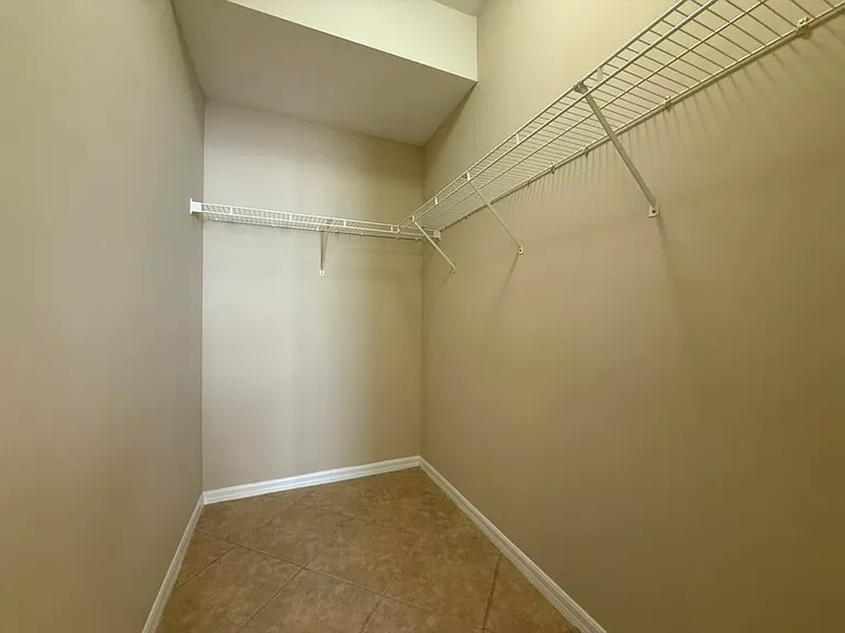 3629 Pine Oak Cir #101 — Photo 16