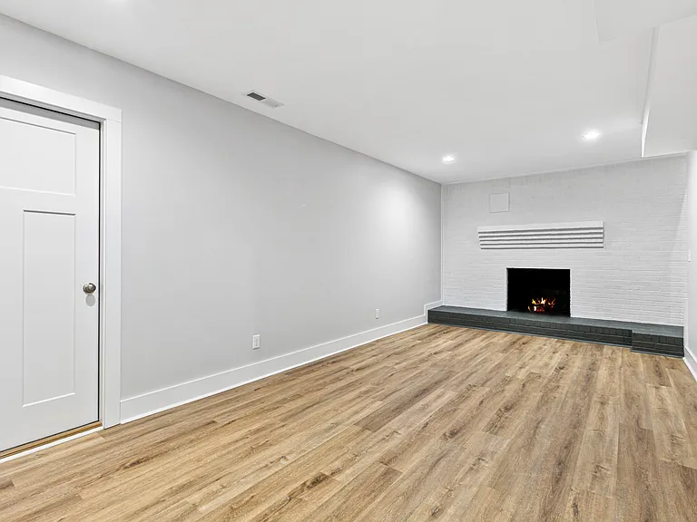 58 W Oakview Rd — Photo 27