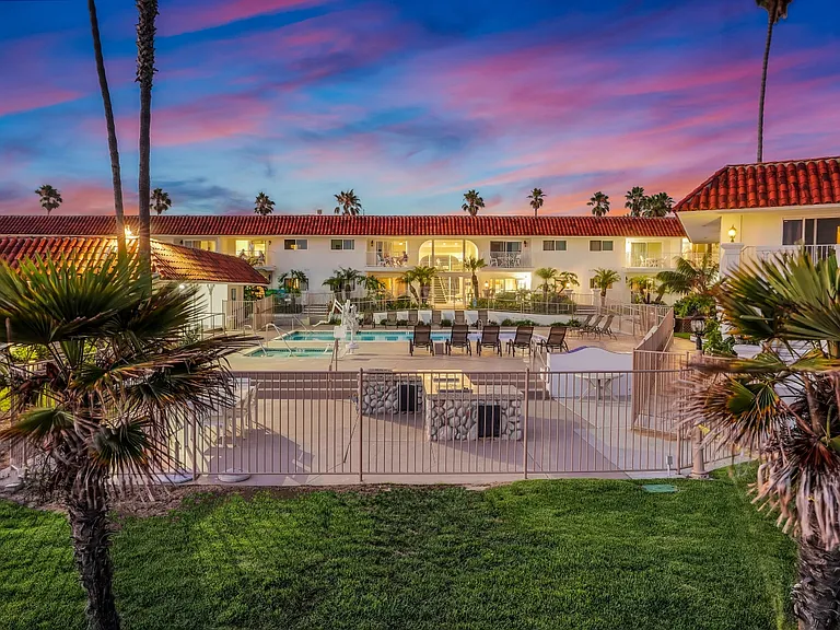 Oceanside Marina Inn — Photo 13
