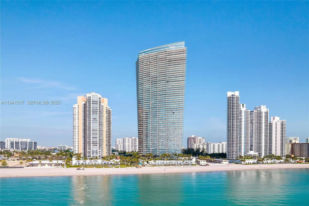 Building Photo - 18975 Collins Ave #1104