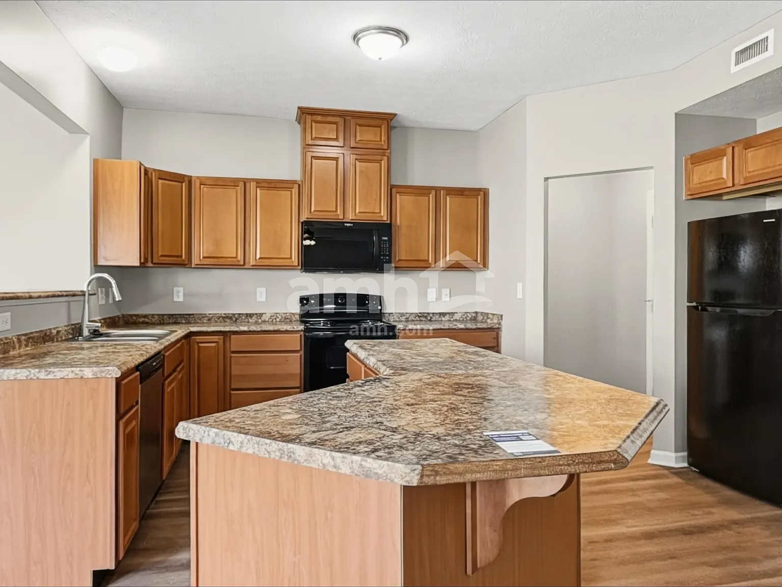 4 bed, 2.0 bath, 2224 sqft, $2,140 — Photo 3