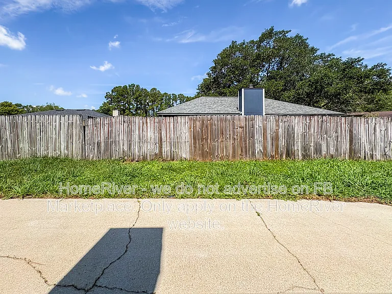 7966 Amandas Crossing Dr E — Photo 21
