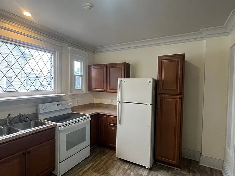 2729 Dewey Ave — Photo 12