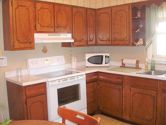 4th image of 1660 Chrissie Ln