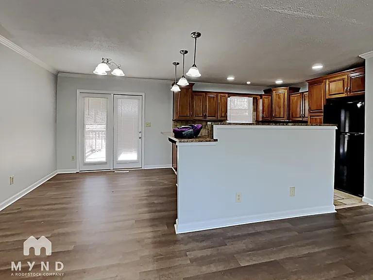 4353 Morningside Dr — Photo 3