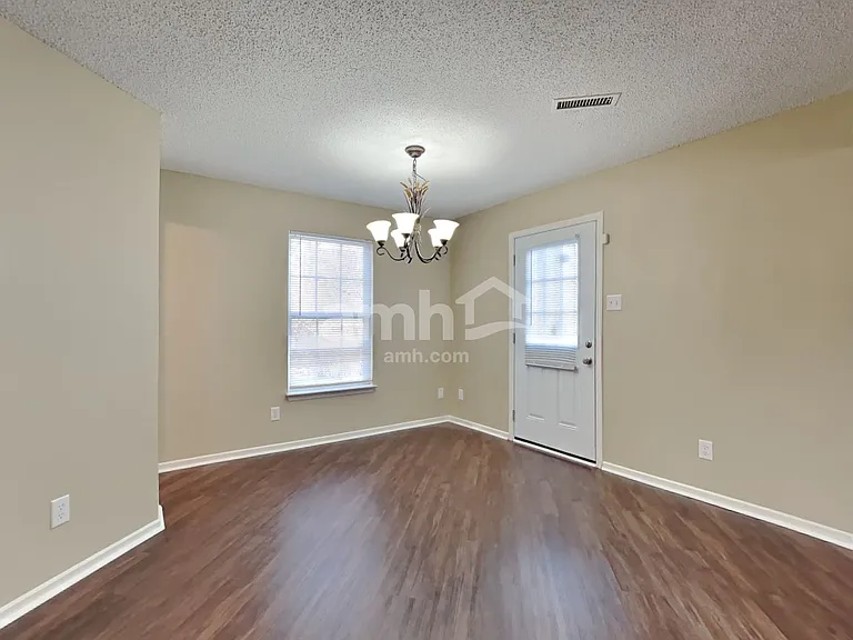 10914 Cyrus Dr — Photo 5