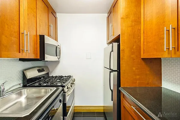 Rented by Anchor Associates | media 8