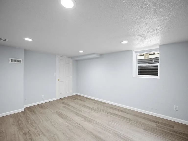 1028 W Chelan Ave — Photo 26