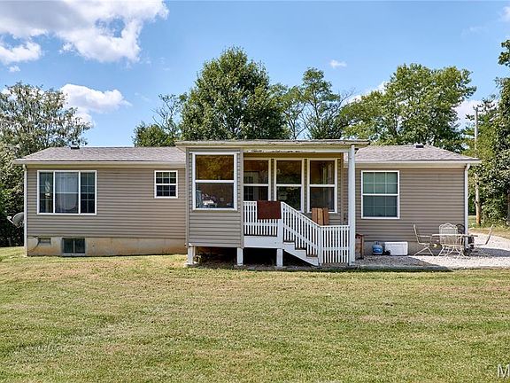 5th image of 54 Wisteria Ln
