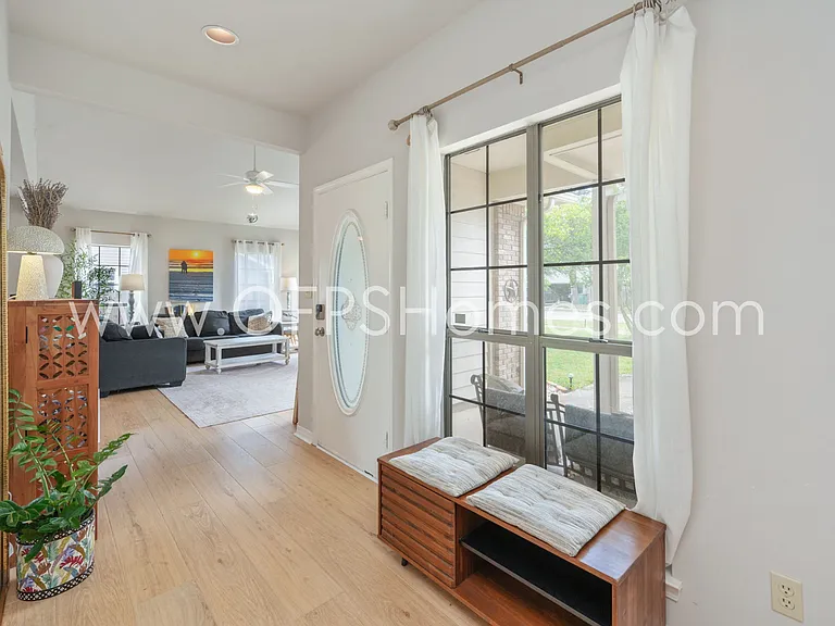 319 Sailfish Cir — Photo 5