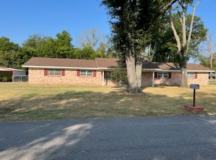 704 E Jacinto St, Groesbeck, TX 76642